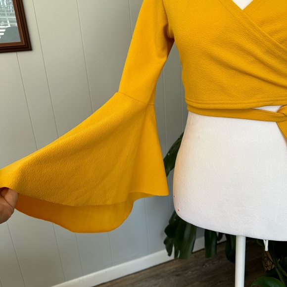 🛍️ very cute crop top. Excellent condition. - Picture 3 of 8